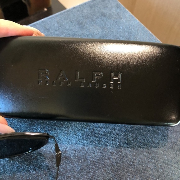 Ralph Lauren womens semi cat eye black frame sunglasses with hard case like new - Picture 6 of 8